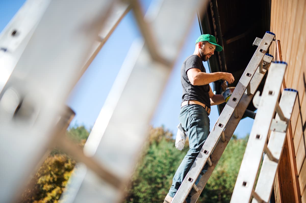 How To Effectively Deliver Compliance Training To A Diverse And Deskless Workforce | Construction Industry